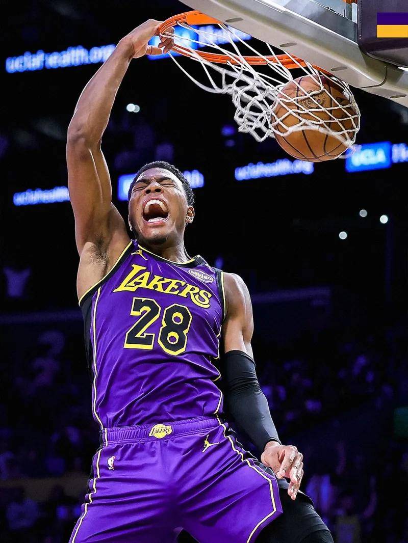 奥兰多魔术训练开放日；今夜外线爆发引欢呼；NBA常规赛在即；年轻球员得到机会的简单介绍