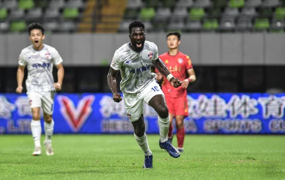 巴塞罗那关键时刻绝杀压哨；志在中超名次提升；管理层满意；心理建设被强调(与压力共舞情绪智力与心灵成长考试答案)