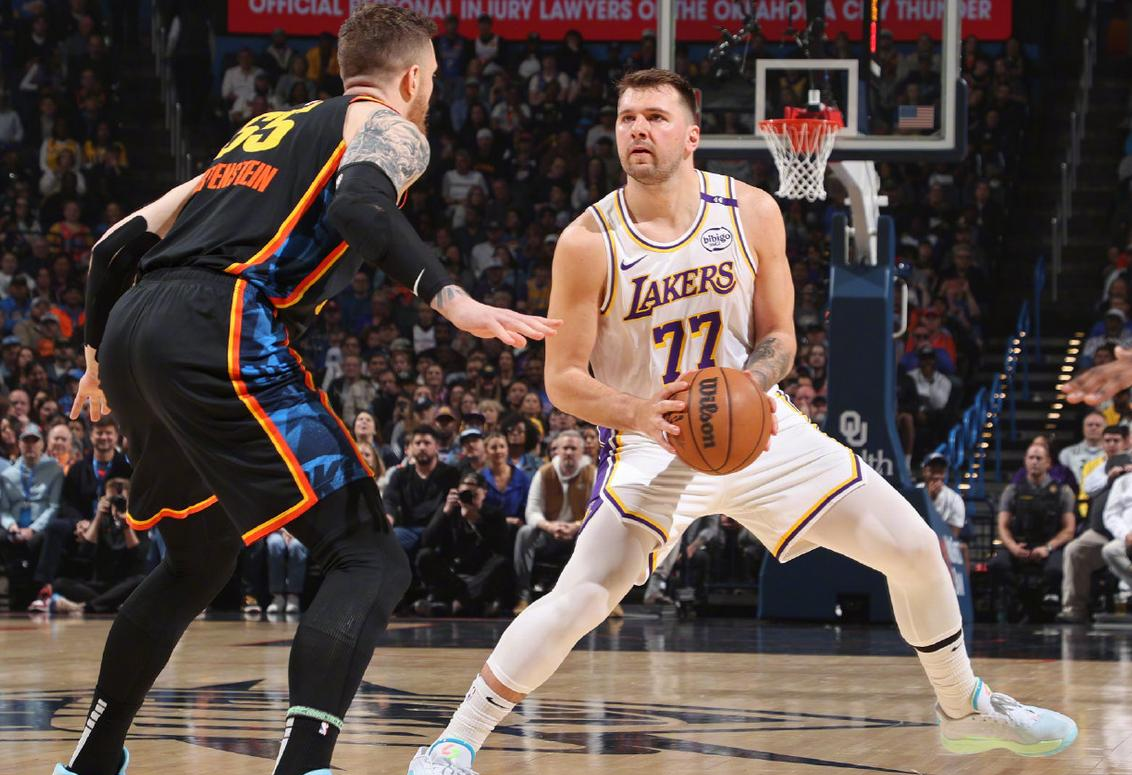 英雄联盟台服官网-今夜体能课后，俄克拉荷马雷霆造点机会备战NBA常规赛，气氛紧张，更衣室氛围转暖的简单介绍